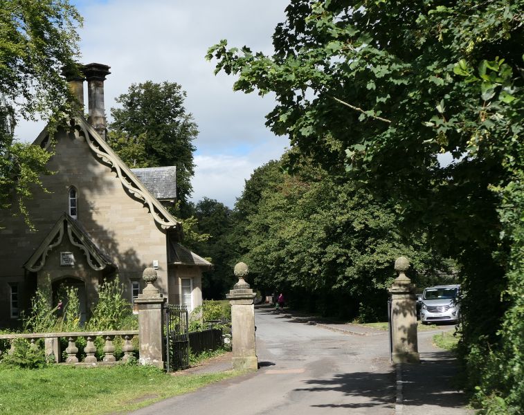 File:East Lodge and gate piers.JPG